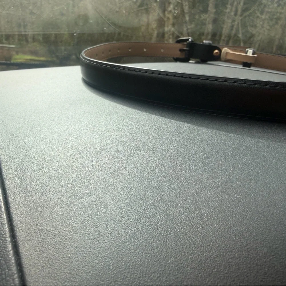 Elegant Black and Tan Women's Belt - Picture 7 of 16